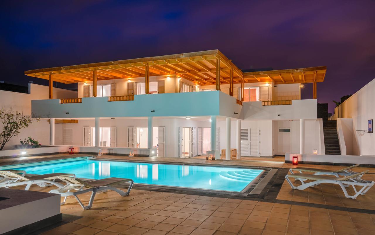 Villa Dedalos - A Luxury Large Villa With A Heated Pool In Puerto Calero Εξωτερικό φωτογραφία