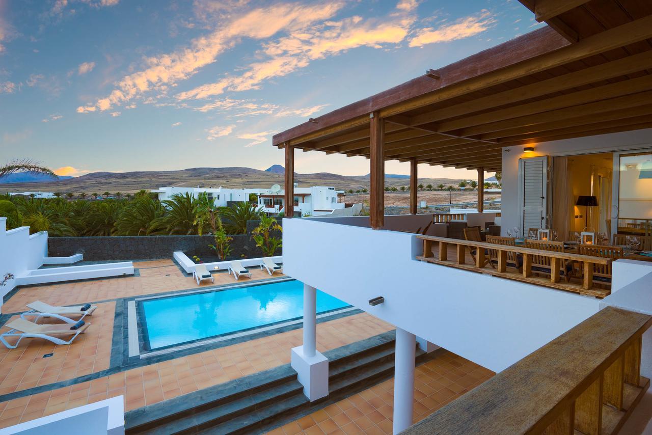 Villa Dedalos - A Luxury Large Villa With A Heated Pool In Puerto Calero Εξωτερικό φωτογραφία