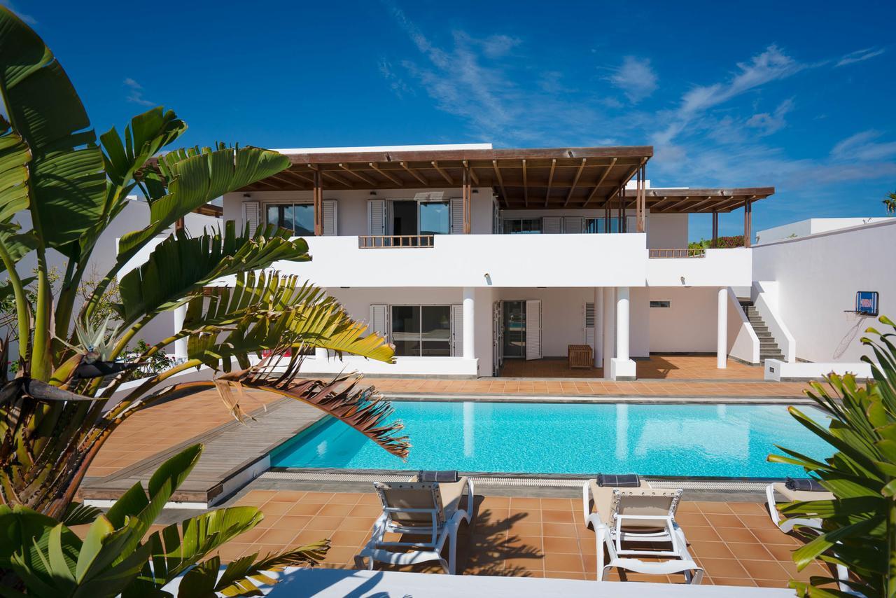 Villa Dedalos - A Luxury Large Villa With A Heated Pool In Puerto Calero Εξωτερικό φωτογραφία